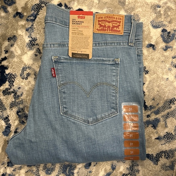 Levis Jeans Womens Size 31/30 12 Short Levis 317 Shaping Skinny Stretch NWT - Picture 1 of 3